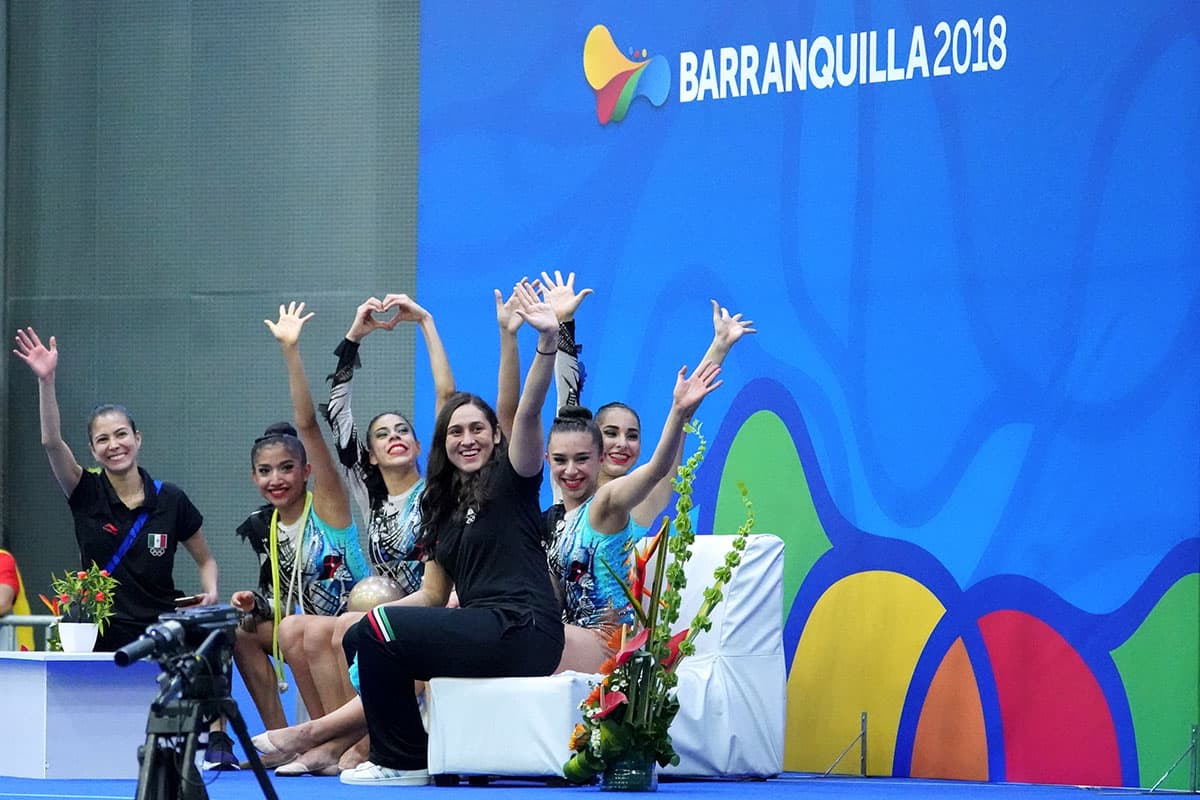 Las mexicanas en el punto de espera por la calificación de los jueces que les dio la Medalla de Oro con un total de 39.400, sobre 35.400 de Cuba y 25.050 de Venezuela.