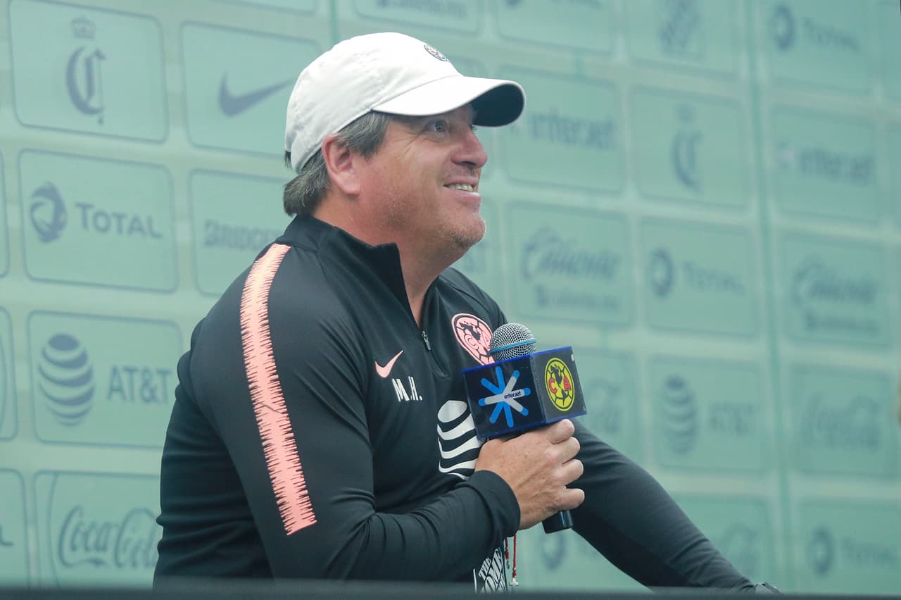 Esta ofrenda se presentó en el marco de la rueda de prensa de América previo a la Jornada 15 del torneo Apertura 2015, donde estuvo el técnico Miguel Herrera.