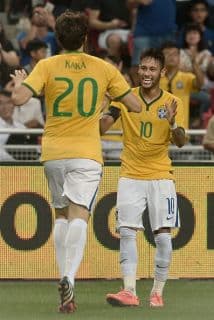 Neymar anotó su tercero luego de un poste de Kaká.