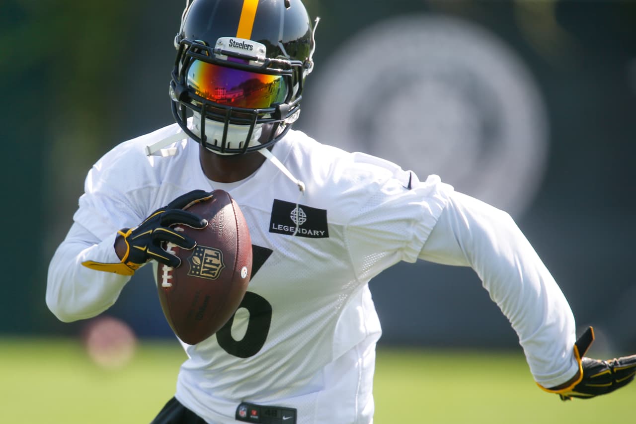 FILE - In this May 24, 2016, file photo, Pittsburgh Steelers running back Le'Veon Bell (26) carries the ball during NFL football practice in Pittsburgh. When healthy, Bell is one of the most dynamic backs in the league. (AP Photo/Keith Srakocic, File)