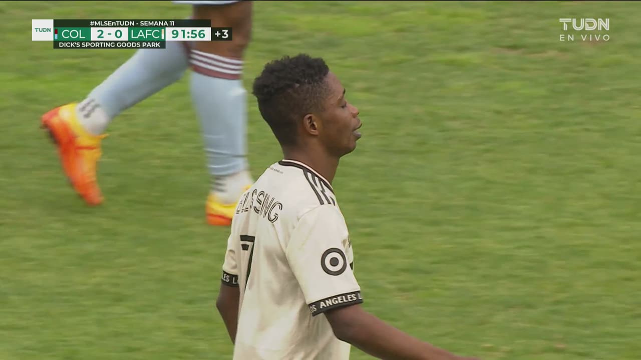 ¡Era el descuento! Latif Blessing no aprovecha y la manda por fuera