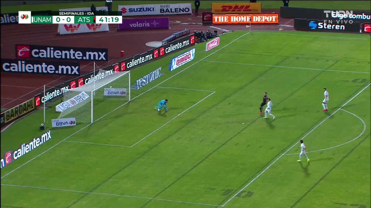 ¡TIRO ATAJADO! disparo por Ánderson Santamaría.