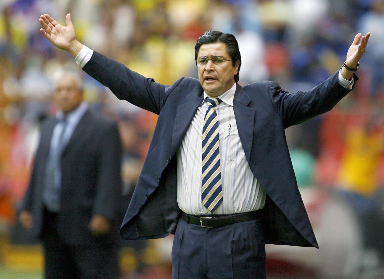 Luis Fernando Tena asumió el equipo desde mediados de 2006 y aún estaba hace 10 años, cuando en 2007 empezó una dura sequía. Perdió la final del Clausura-2007 contra Pachuca y quedó eliminado en cuartos de final de la Libertadores.