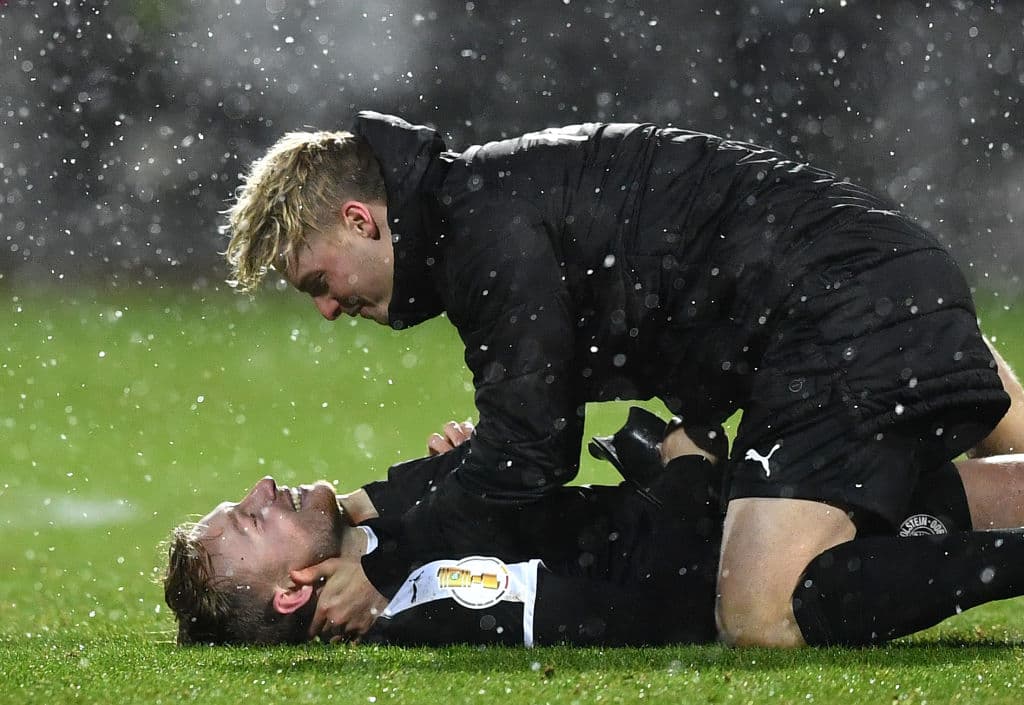 Gnabry (14’) abrió el marcador, Bartels (37’) emparejó los cartones y Sané (47’) recuperaba la ventaja. En el último suspiro del juego apareció Wahl (90+5’) y el partido se volvía a empatar. Ya en la ronda de penales, KSV Holstein se impuso 6-5 para avanzar en la justa y dejar en el camino al gigante bávaro.