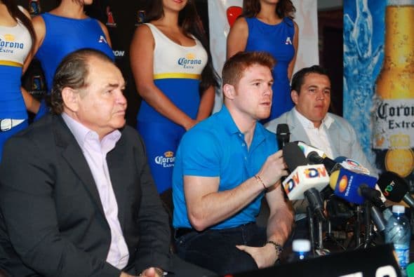 El ídolo del boxeo mexicano reiteró que la televisión ha sido muy importante en el desarrollo de su carrera; sin embargo, “aclaramos que debe existir un trato de respeto mutuo y así sucederá de hoy en adelante” (Foto: Canelo Promotions)