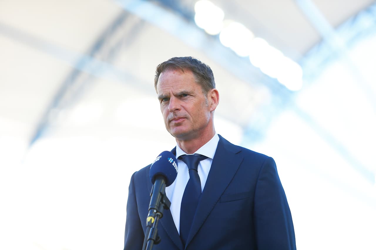 Frank de Boer no aguanta las críticas y renuncia a la Selección