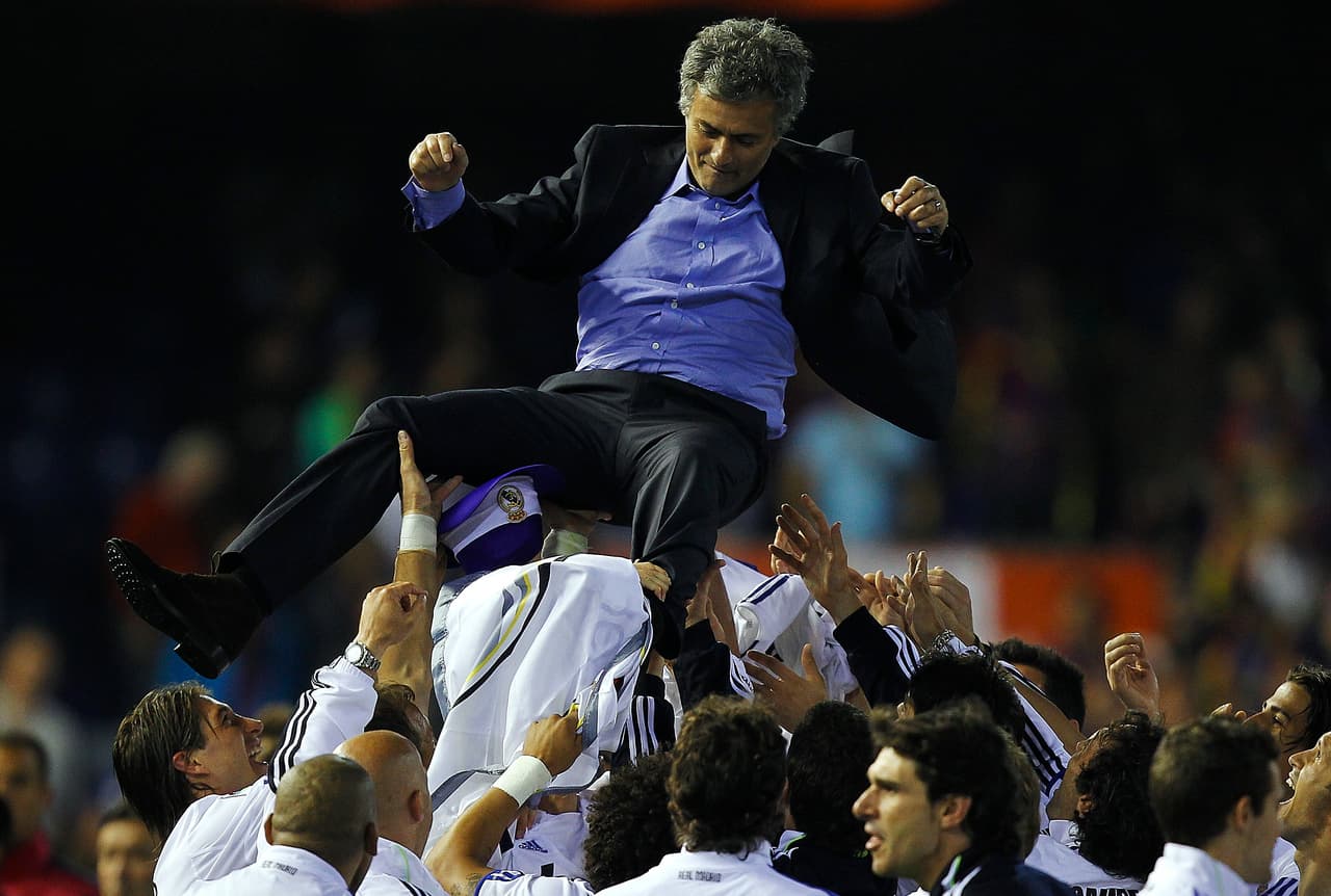 La estancia de Mourinho en Madrid duraría 3 temporadas, en las cuales obtendría una Copa del Rey, una Liga Española y una Supercopa de España.
<br>
