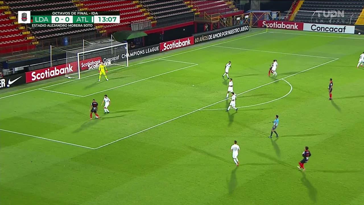 ¡TIRO ATAJADO! disparo por Lisandro López.