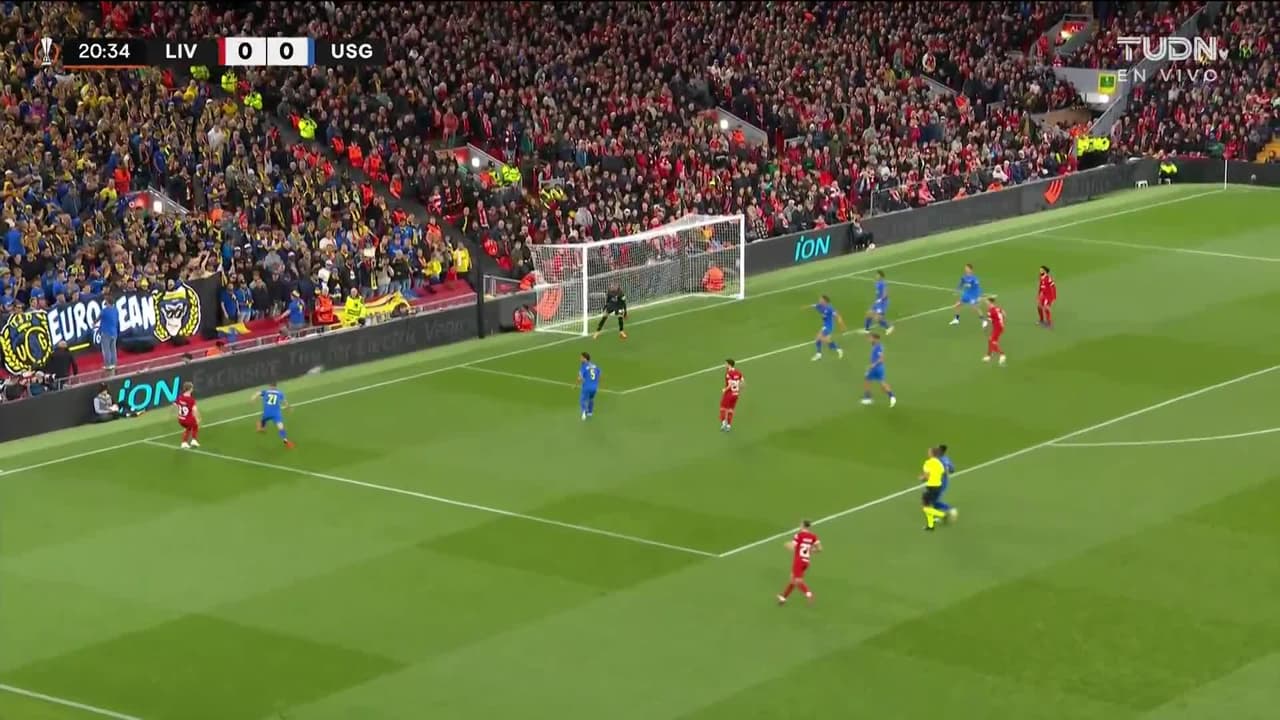 ¡TIRO ATAJADO! disparo por Mohamed Salah.