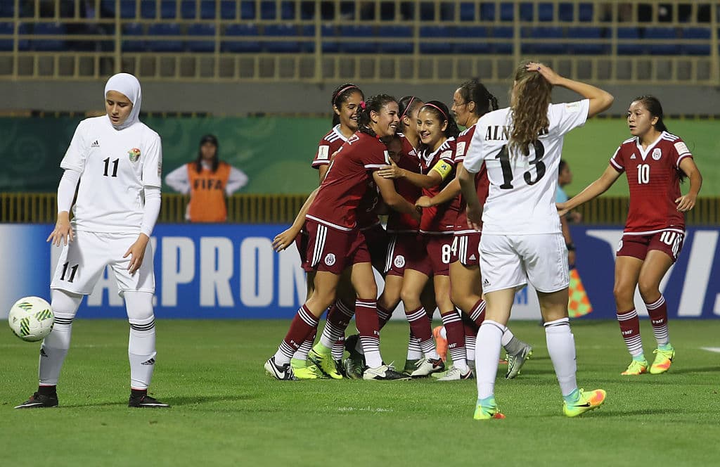 México no tardó en responder por conducto de Jazmín Enrigue y poco después Dayana Cázares colocó el 2-1 a favor de las aztecas.