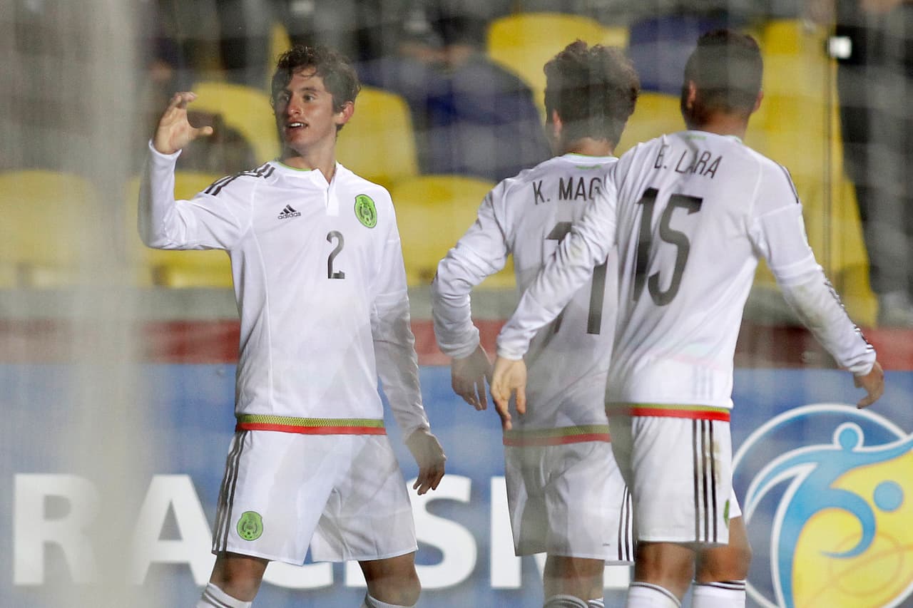 Cortés se sacudió a toda la defensa de Nigeria y auténticamente se fabricó el gol.