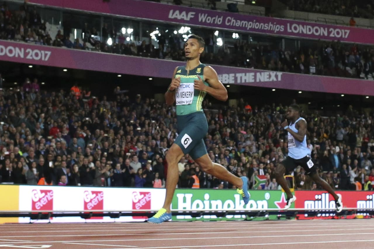 Wayde Van Niekerk refrenda el título mundial de los 400 metros con dominio absoluto