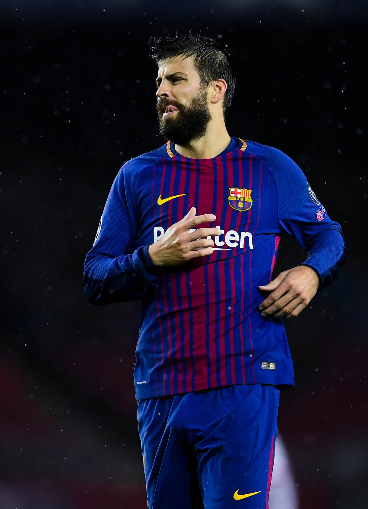 Defensa: otro que tampoco podía faltar en este XI de todos los tiempos de la UEFA es Gerard Piqué. Su enorme nivel en el Barcelona y España lo han mantenido entre los mejores jugadores del mundo. Nominado en ocho ocasiones al Equipo del Año y en cinco elegido.