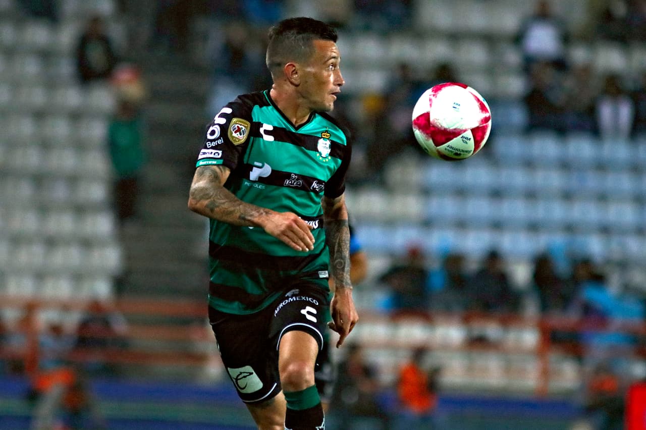 <b>Brian Lozano</b>. Un jugador indispensable en la alineación de Salvador Reyes. Disputó todos los juegos de la campaña regular consumiendo 1449 minutos. Jugador que da orden al mediocampo santista.