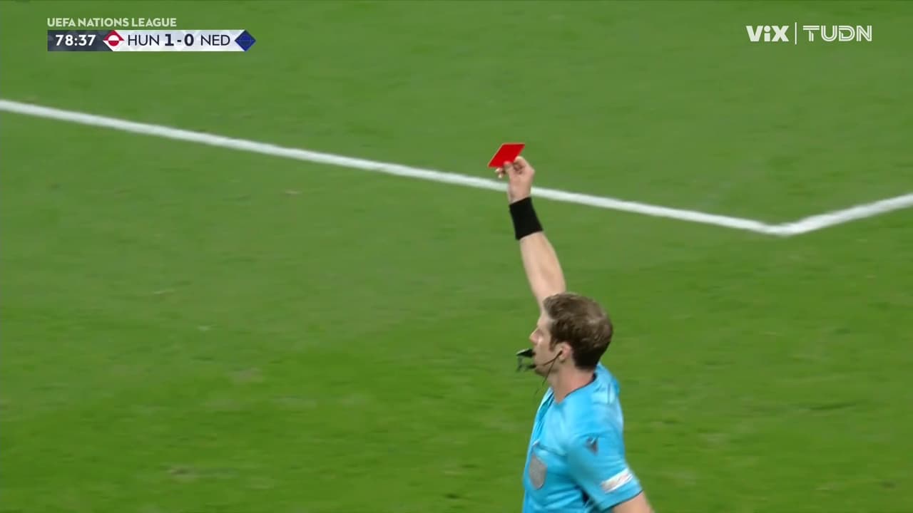 ¡Al vestidor! Virgil recibe su segunda amarilla