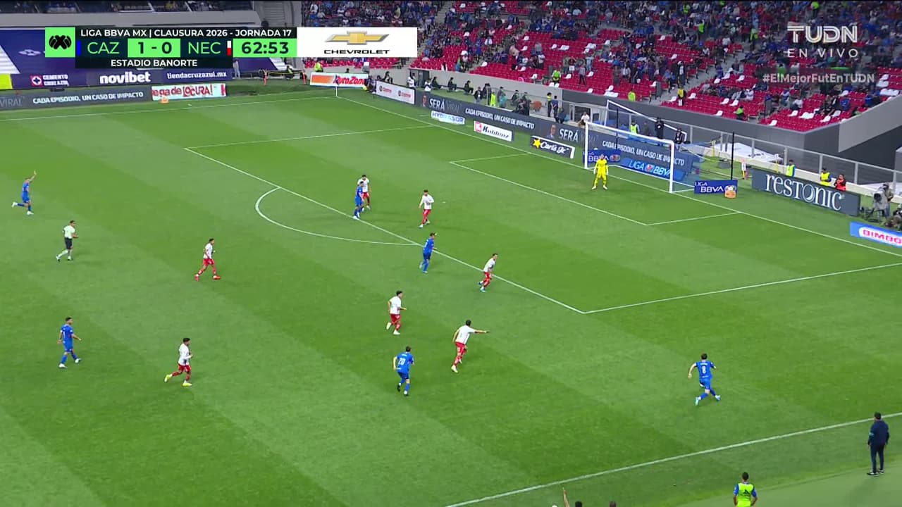 ¡GOL!  anota para Cruz Azul. Agustín Palavecino