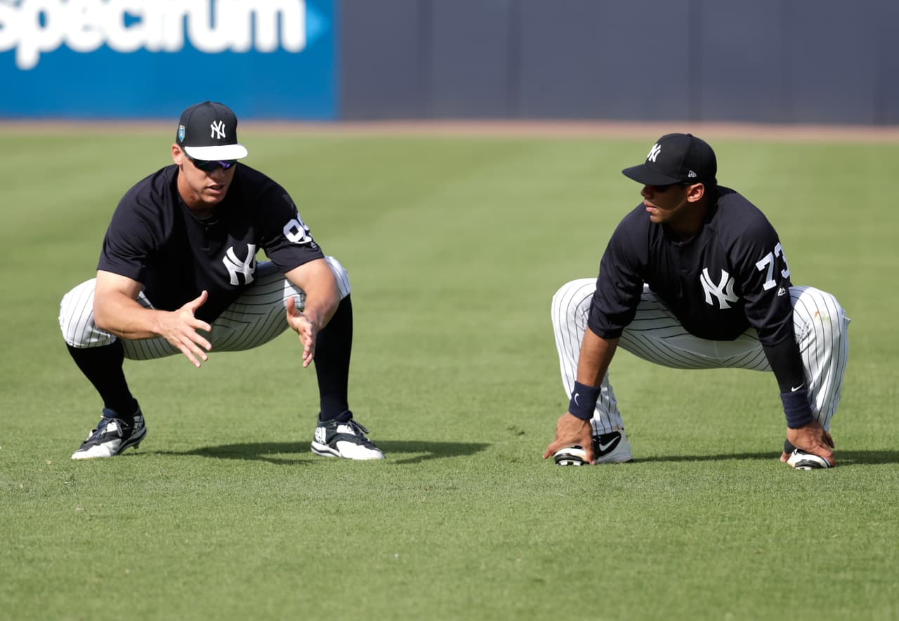 Wilson porta el número 73 en el dorsal de su franela, una combinación de su antiguo número como pelotero (7) y su actual (3) en el fútbol americano profesional.
<br>