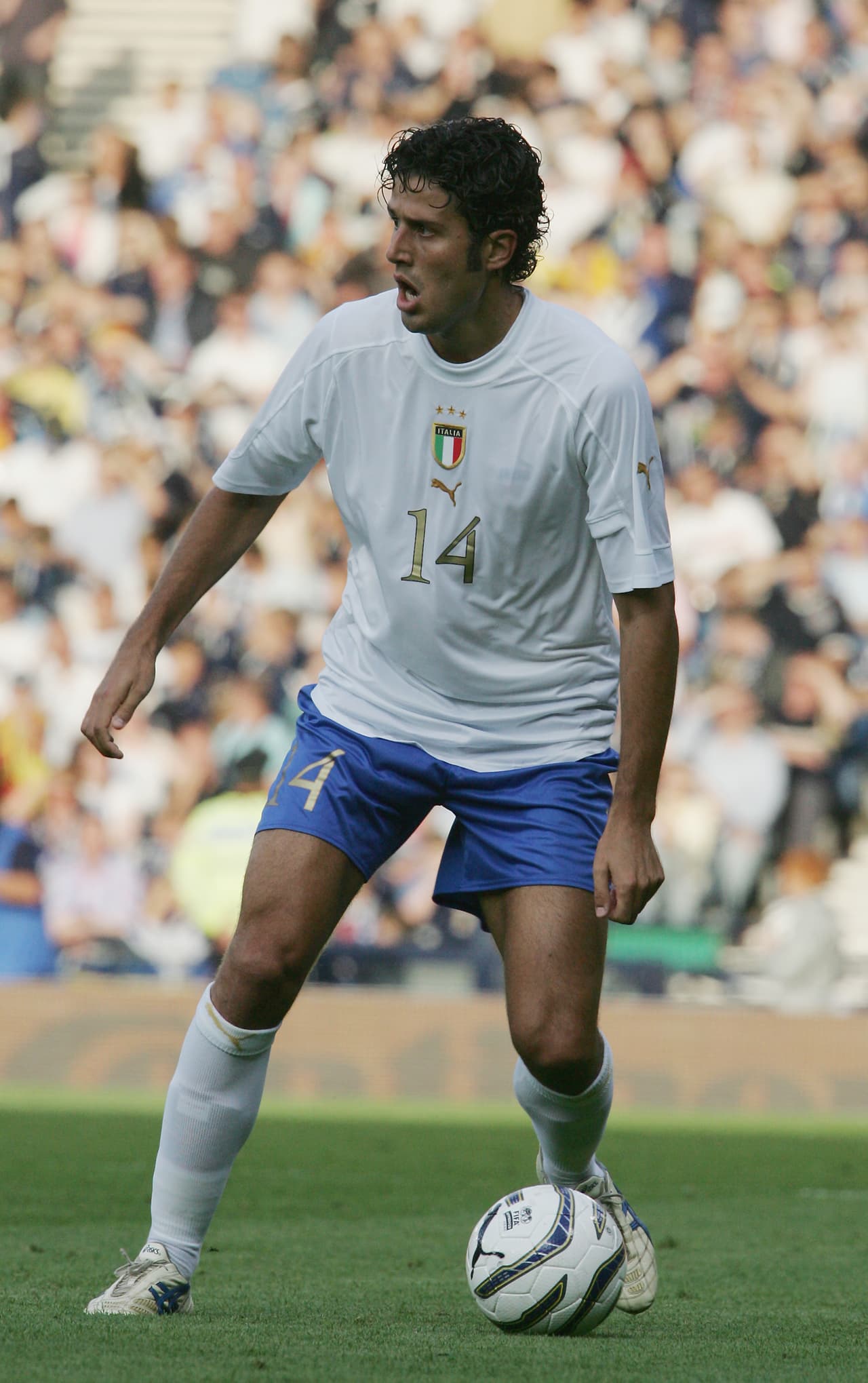 En el 2004, Italia pasaba por una grave crisis de talento y en la selección se había terminado
<b>el ciclo de Giovanni Trappatoni.</b>