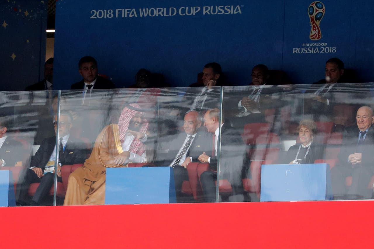 El Príncipa árabe, Infantino y Putin se divirtieron en el palco VIP durante el partido.