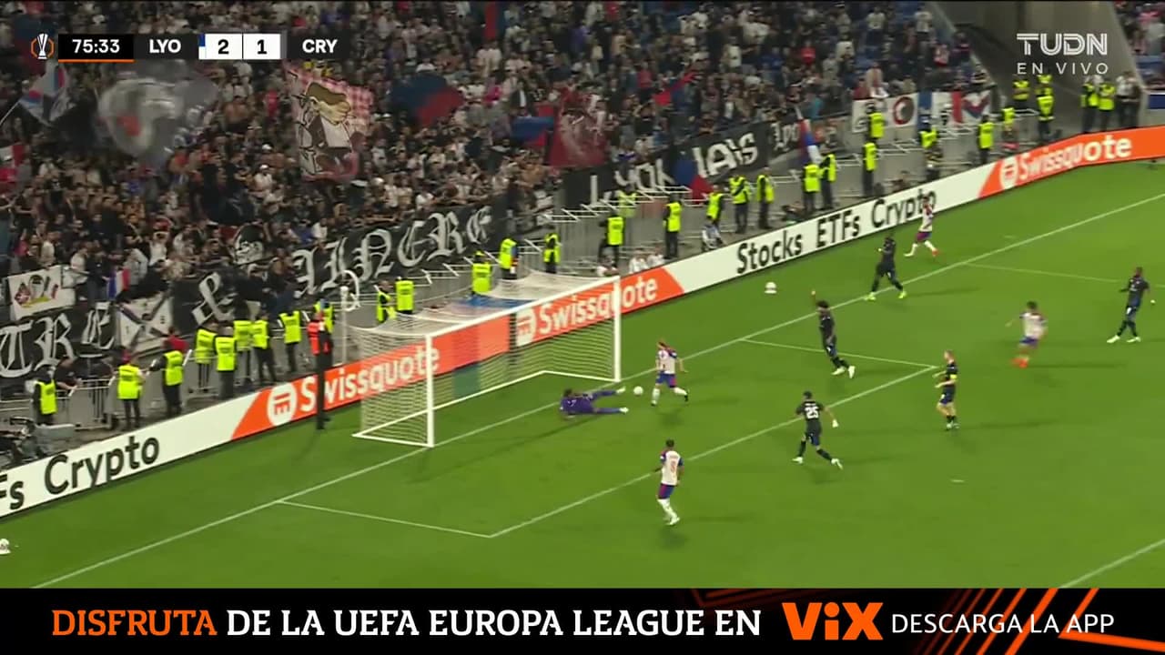 ¡De taquito y al fondo! Pavel Šulc marca el tercero del Lyon dentro del área chica