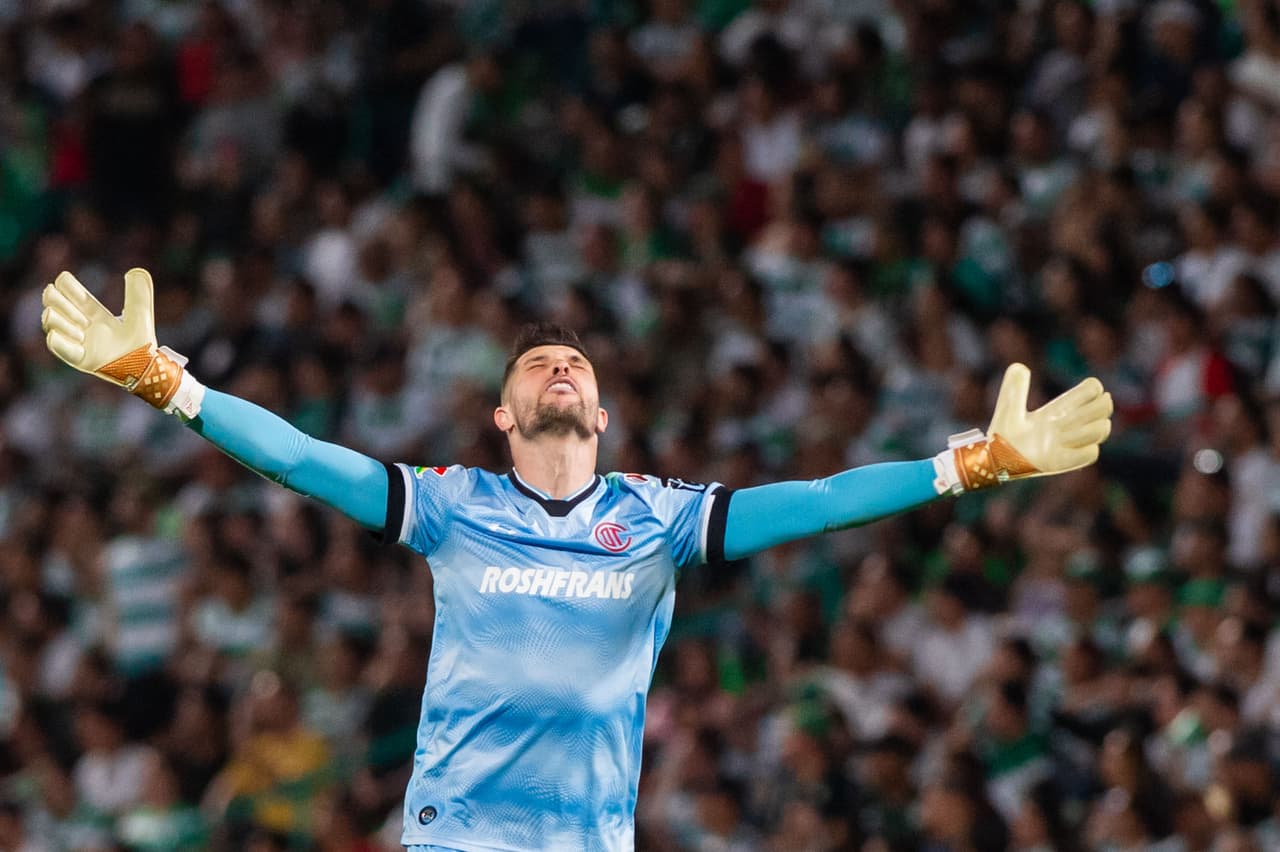 Volpi celebró el pase agradeciendo al cielo.