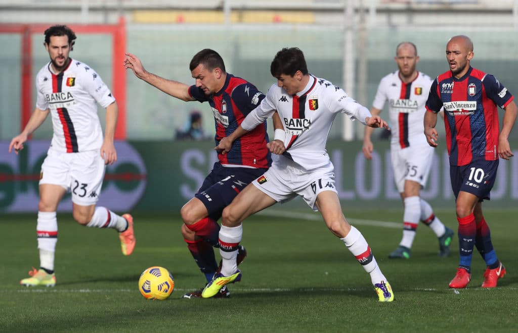 Genoa goleó 3-0 al Crotone y lo hunde más en la tabla de la Serie A. Los goles fueron por parte de Lennart Czyborra y doblete de Mattia Destro.