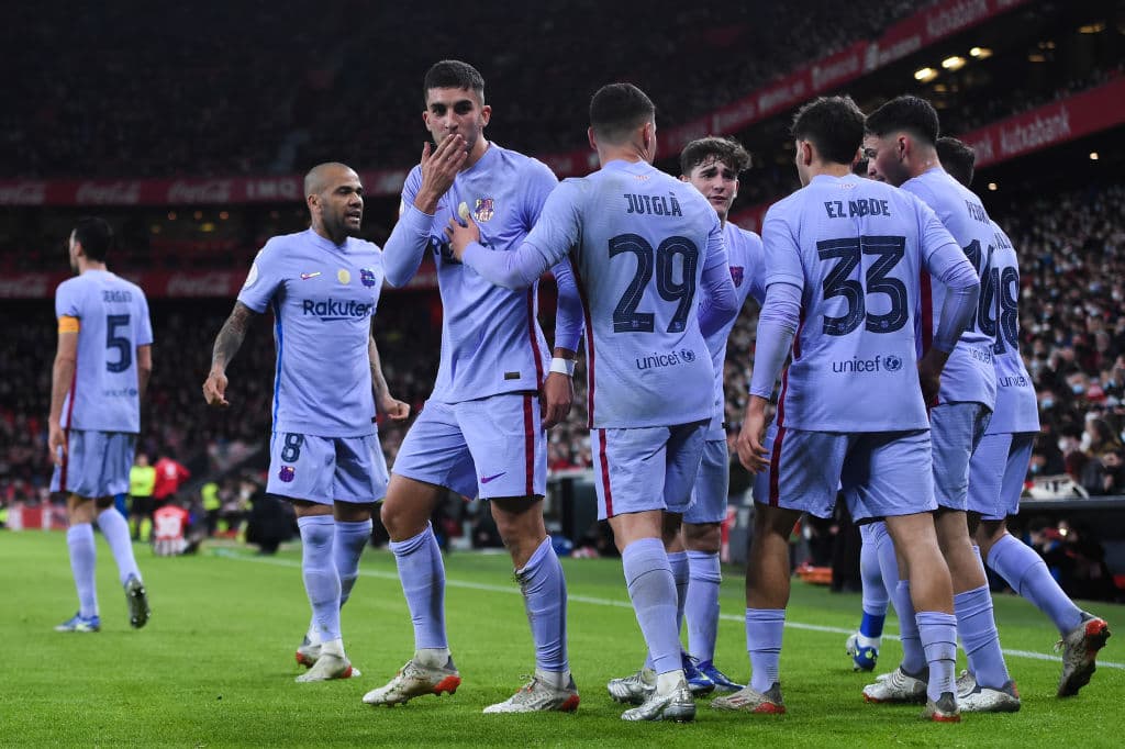 Con doblete de Iker Muniain y gol de Iigo Martínez, el Atletic Club le pega 3-2 al Barcelona en los tiempos extras y aseguran su lugar entre los mejores ocho de la Copa del Rey.