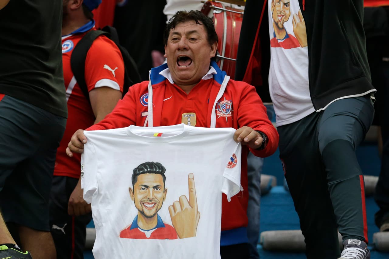 Jara reconoció que ese mismo gesto con el dedo se lo hizo a Gonzalo Higuaín y a Luis Suárez sin causar efecto, más advirtió su vergüenza por entender que fue un acto de mal ejemplo para los niños.