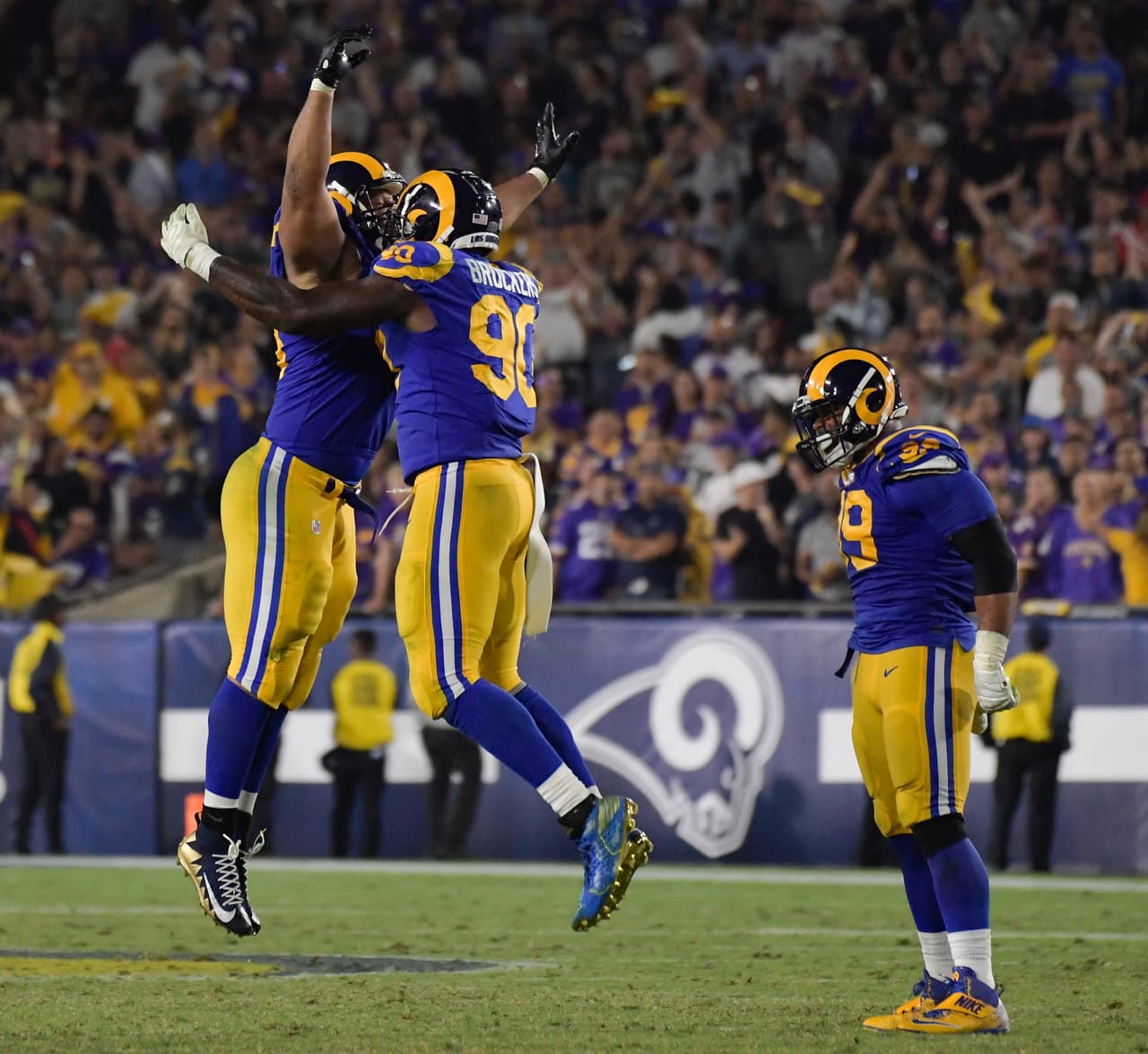 En un auténtico partidazo de jueves por la noche, los LA Rams superaron 38-31 a los Minnesota Vikings para preservar el invicto y endilgarle su segundo revés seguido a los de púrpura.