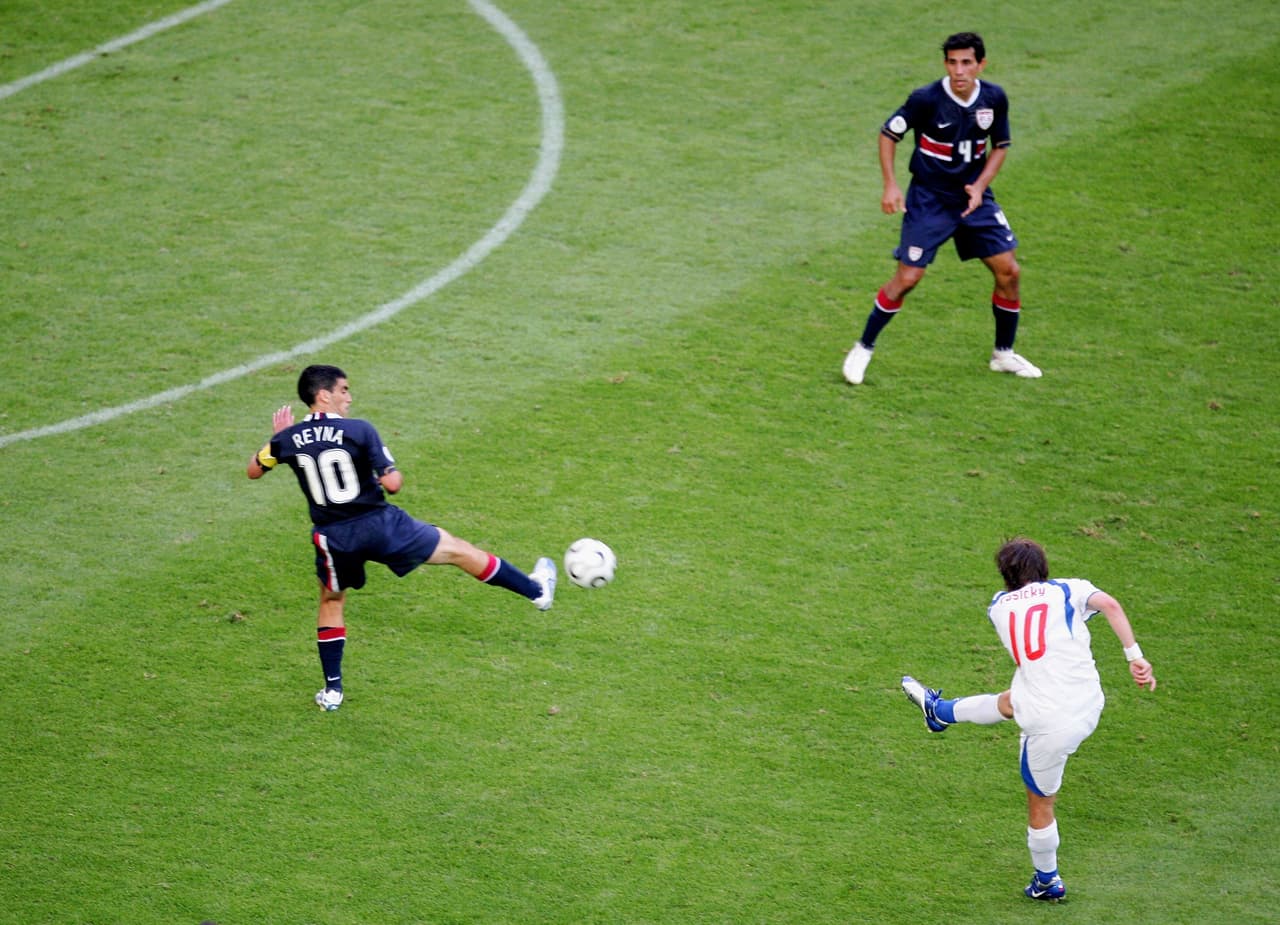 En el pico de su carrera, Rosicky hacía unos golazos de media distancia, como el que le hizo a Estados Unidos en Alemania 2006.