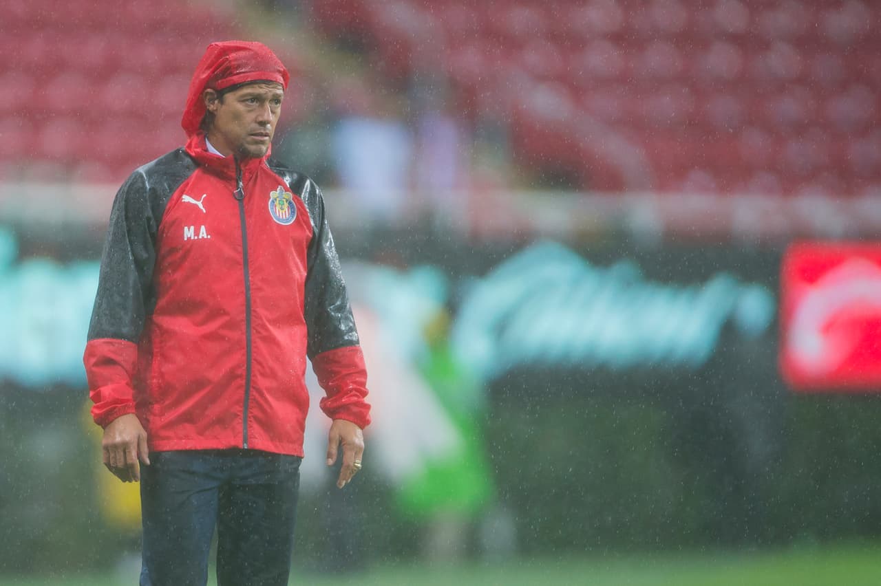 El entrenador argentino Matías Almeyda y su equipo tomaron un respiro en medio de la lluvia de críticas por su situación.