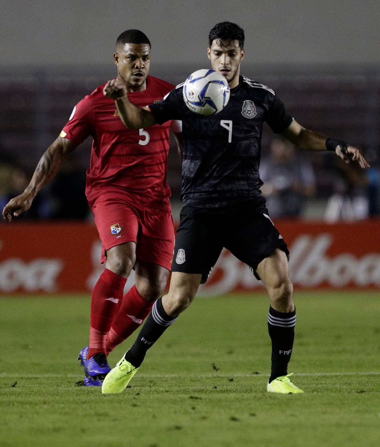 Con doblete de Raúl Alonso Jiménez y otro tanto de Edson Álvarez, México se impone 0-3 en su visita a Panamá.