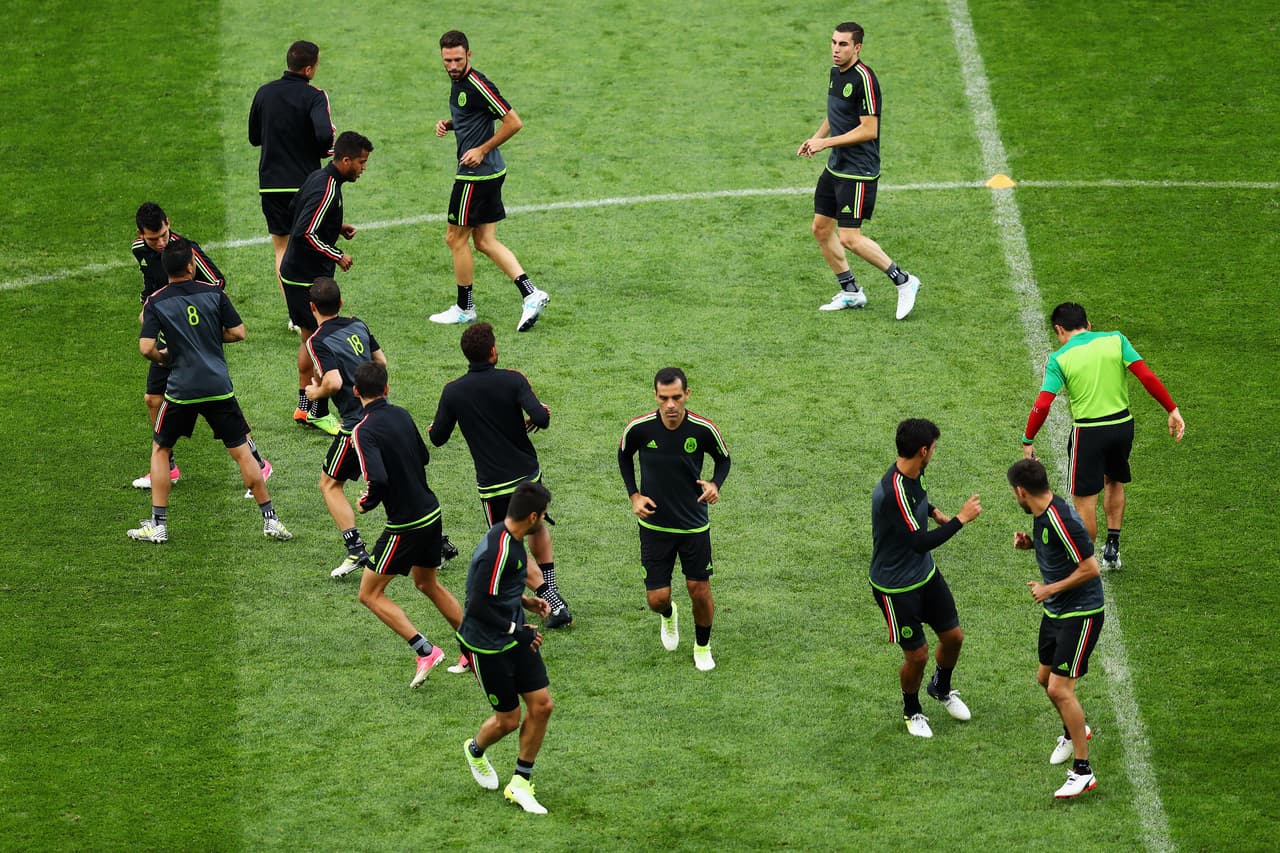 Rafael Márquez (centro en la foto) fue -junto con Oribe y Layún- el único jugador que estuvo en los choques de eliminatorias contra Nueva Zelanda por el repechaje de Brasil 2014.