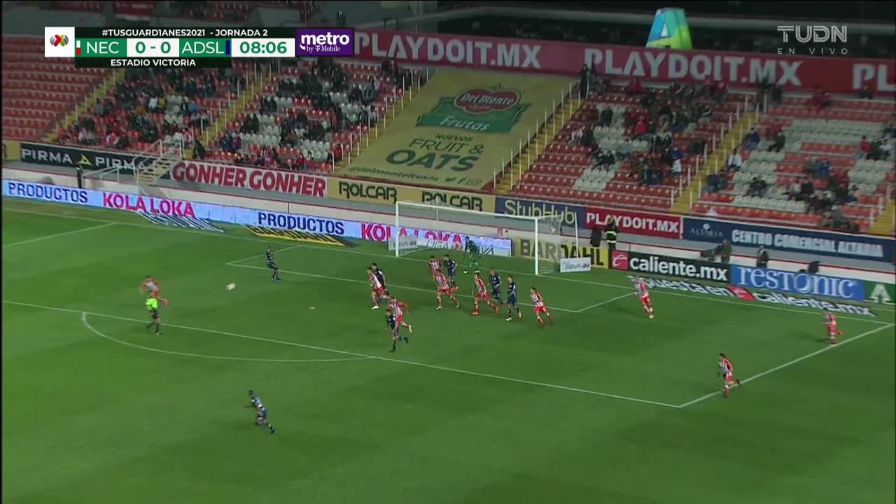 ¡TIRO ATAJADO! disparo por Maximiliano Salas.