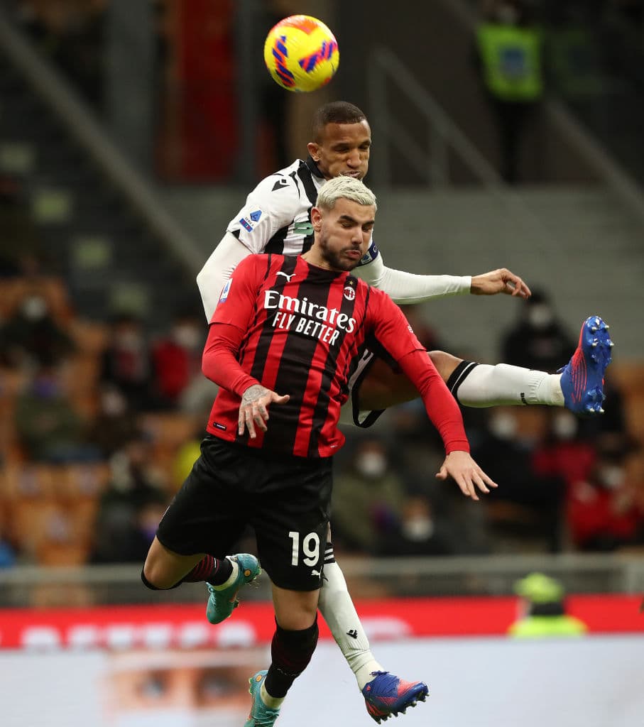 Milan empata 1-1 con el Udinese, Inter emapata 0-0 cp el Genoa y le dan la oportunidad al Napoli de poder cerrar la jornada como líder solitario de la competición.