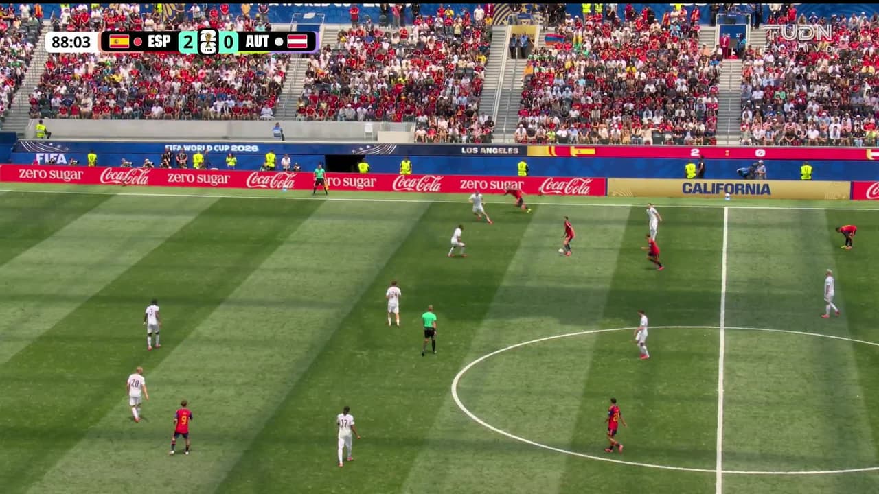 ¡GOL!  anota para España. Mikel Oyarzabal