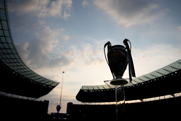 Los aficionados al fútbol pintaron el Olympiastadion de Berlín para alentrar a blaugrana y biaonconeros en la pelea por llevarse el trofeo de la Champions.