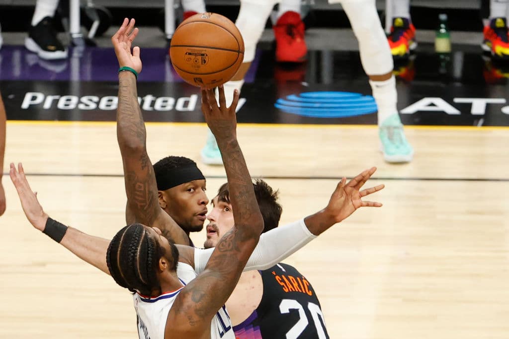 La canasta de último segundo de Deandre Ayton le da la victoria a los Pheonix Suns 103-104 sobre Los Angeles Clippers.