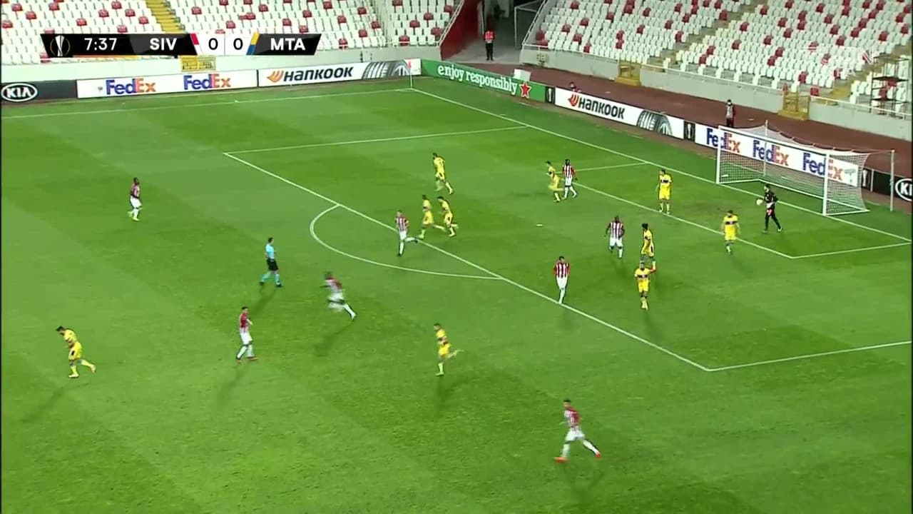 ¡TIRO ATAJADO! disparo por Robin Yalcin.