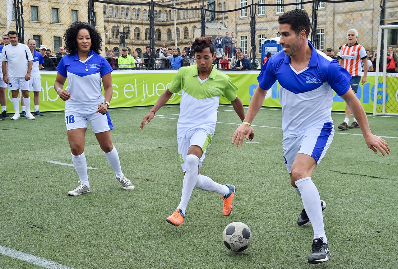 En el encuentro, que se llevó a cabo en la céntrica Plaza de Bolívar de Bogotá, estuvieron también el exfutbolista Juan Pablo Ángel.
