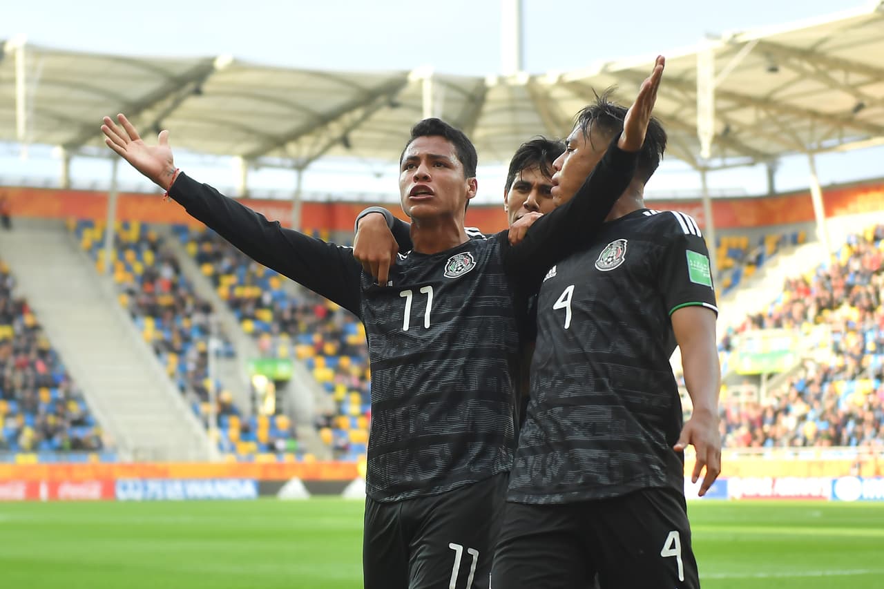 Allí fue donde surgió la figura salvadora de Roberto de la Rosa al minuto 37 del primer tiempo para poner la igualdad 1-1.