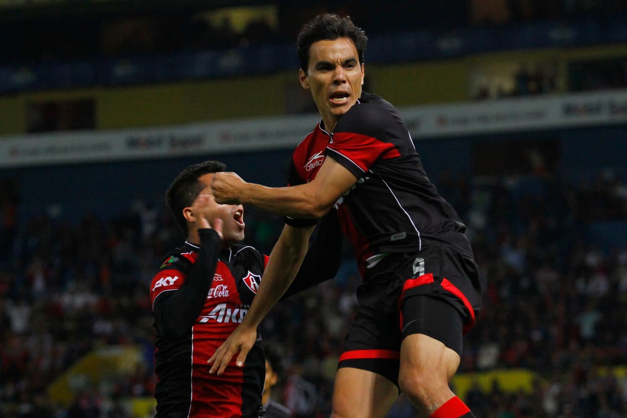 En los 
<i>Zorros</i> estuvo un año y en 33 partidos disputados anotó 13 goles, todo un ejemplo de integridad a pesar de que su amor eterno es Chivas de Guadalajara.