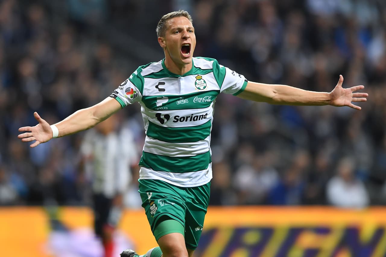 Con goles de Dorlan Pavón (2 y 85), Nicolás Sánchez (8), autogol de Gerardo Arteaga (54) y gol de penal de Vincent Janssen (70), Monterrey golea y pone un pie en las semifinales del Apertura 2019.