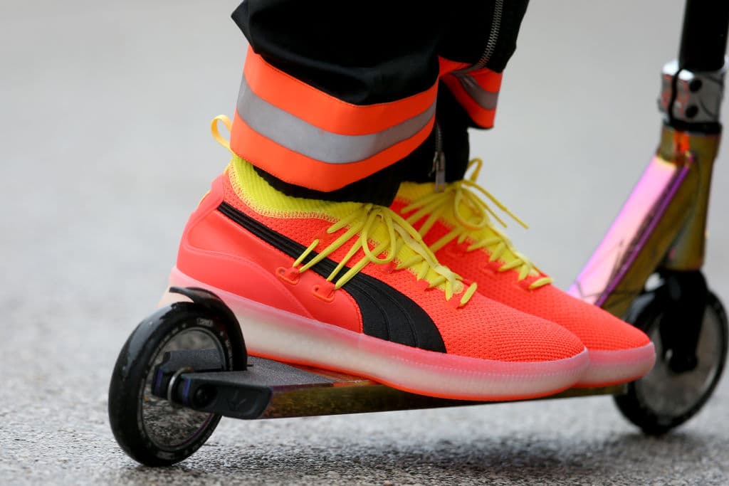 Eso sí, Hamilton no pierde la costumbre de usar sus elementos, esos que lo ponen como un 'millenial' de la Fórmula 1.