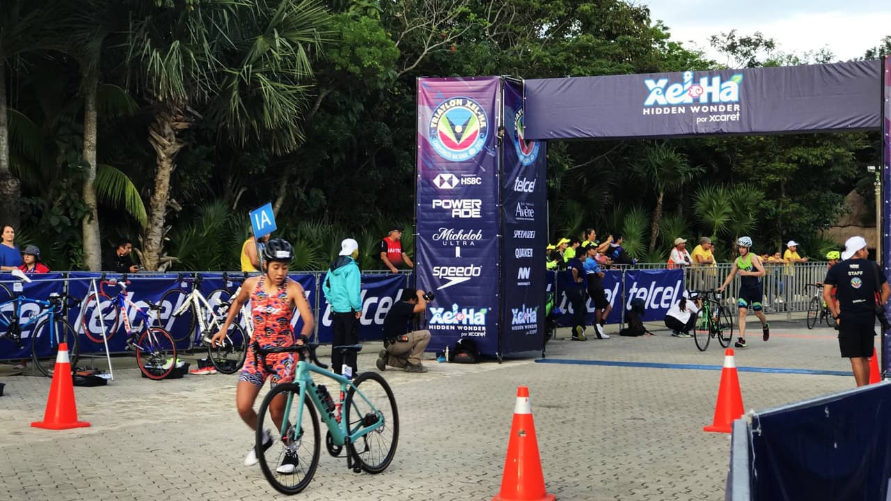 Triatlón Xel-Há termina con emotivo homenaje a atleta que perdió la vida
