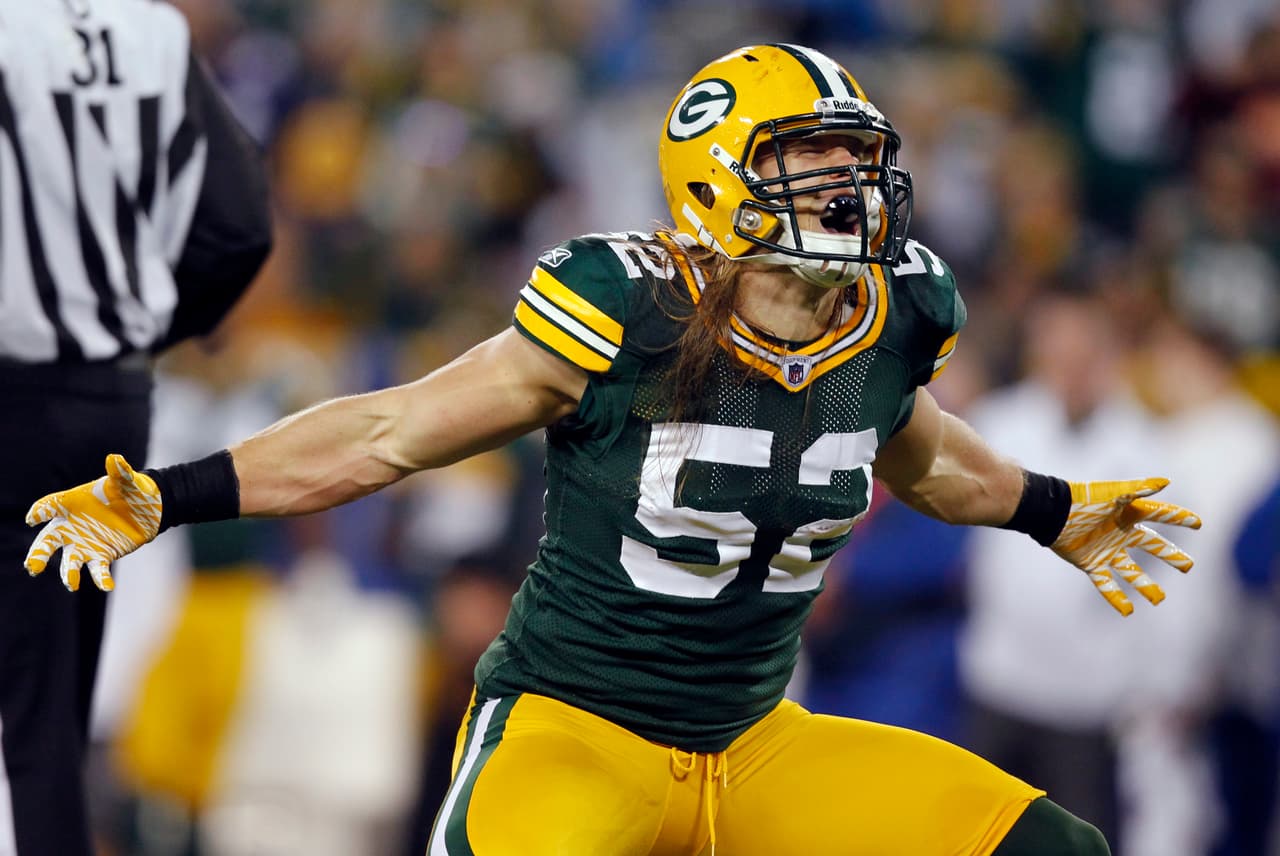 57 / CLAY MATTHEWS - LB - GREEN BAY PACKERS - Cumplió su séptima temporada con los Packers y mantiene su nivel de consistencia. Si bien mantuvo su promedio de tackleadas por año con más de 60, disminuyó en capturas de quarterback, tuvo 6.5 la menor cifra de su carrera. Descendió 6 lugares en el Top 100 respecto al año pasado donde fue 51.