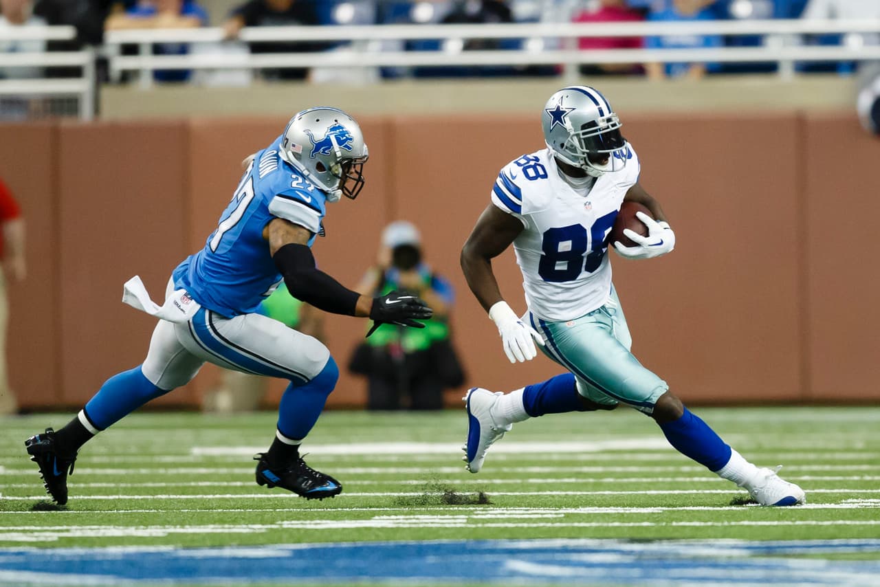 51 / DEZ BRYANT - WR - DALLAS COWBOYS - Las lesiones lo perjudicaron hasta en el Top 100 donde descendió 36 lugares respecto a 2015. Luego de ligar 3 temporadas de 1,000 yardas, en 2015 se derrumbó con solo 31 recepciones para 401 yardas y solo 3 touchdowns.