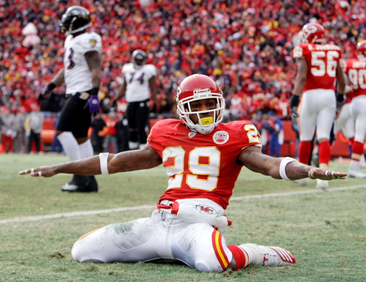 55 / ERIC BERRY - FS - KANSAS CITY CHIEFS - En 2014 le diagnosticaron leucemia. Se recuperó y tuvo en 2015 una de sus mejores temporadas. Fue el tercer mejor tackleador de los Chiefs con 61 combinadas. También interceptó 2 pases. El año pasado no apareció en el Top 100.