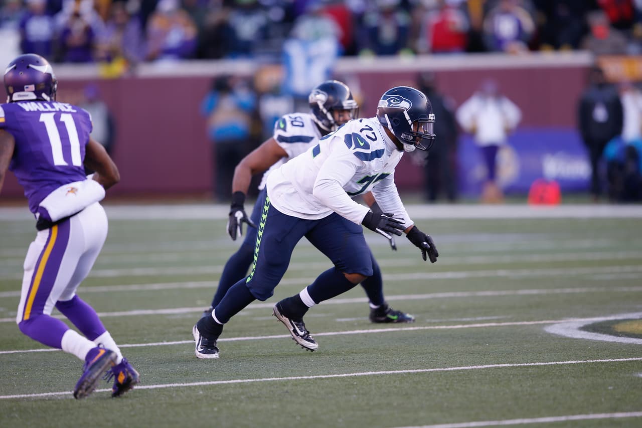 59 / MICHAEL BENNETT - DE - SEATTLE SEAHAWKS - Su tercera temporada en Seattle fue la mejor en su carrera con los Seahawks. Líder del equipo con 10 capturas de quarterback, también realizó 52 tackleadas, sexta mejor cifra del equipo. Mejoró 31 en lugares en el Top 100 en relación con 2015 cuando fue colocado 90.