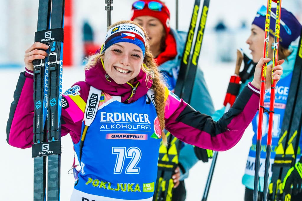 Aquí posa muy sonriente para la cámara la checa Marketa Davidova, una jovencita de apenas 21 años de edad pero que ya compitió en febrero en Pyeongchang, en los Juegos Olímpicos de Invierno.
